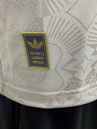 Equipación Edición Especial Oktoberfest Bayern Múnich 25/26